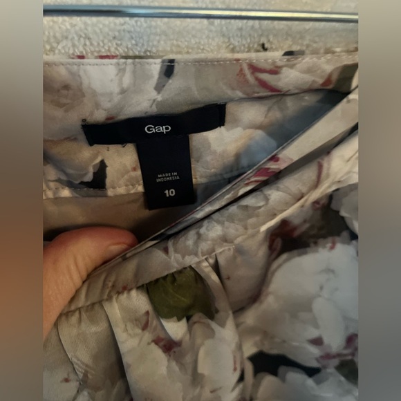 GAP Mini Skirt with Pockets - Picture 3 of 5